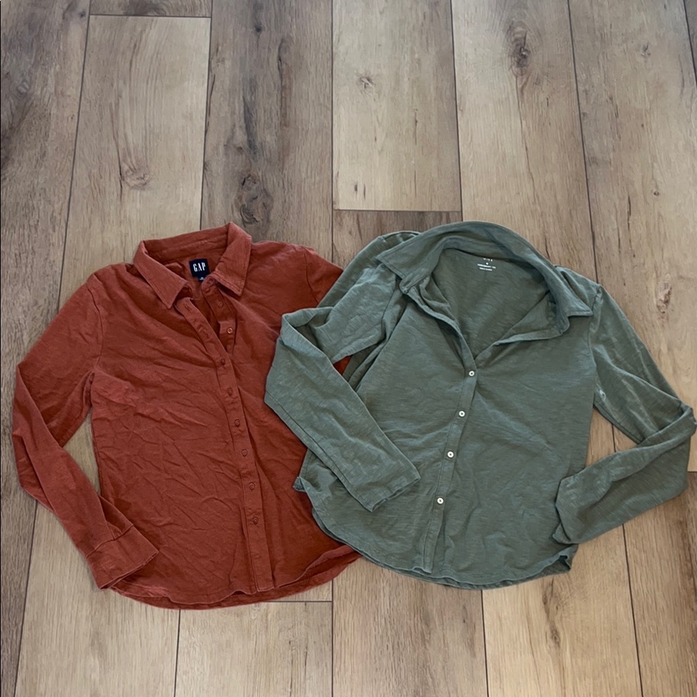Gap button up long sleeve tee